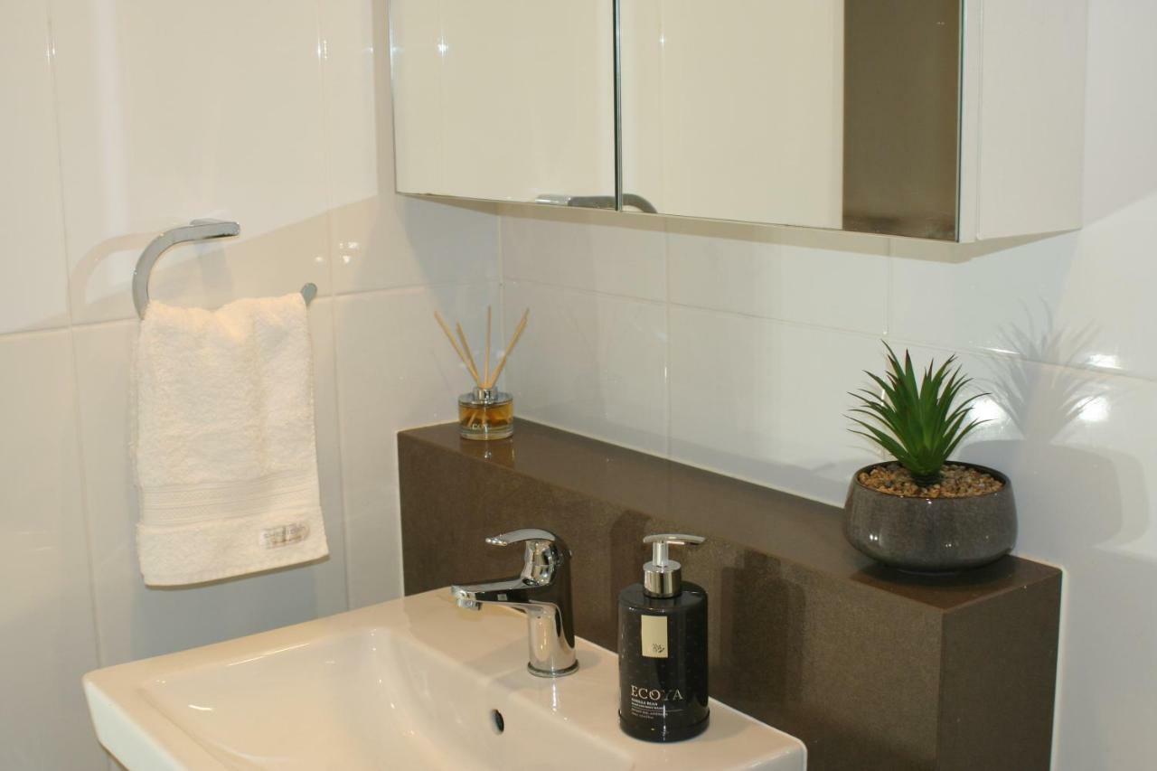 Governor Luxe 1 Bedroom Apartment In The Heart Of Barton Wifi Gym Wine Secure Parking Canberra Kingston Luaran gambar